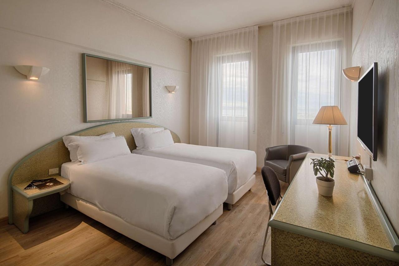 Hotel Nh Ancona Esterno foto