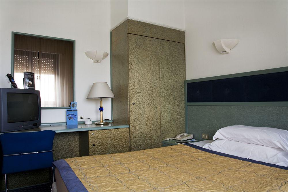 Hotel Nh Ancona Esterno foto