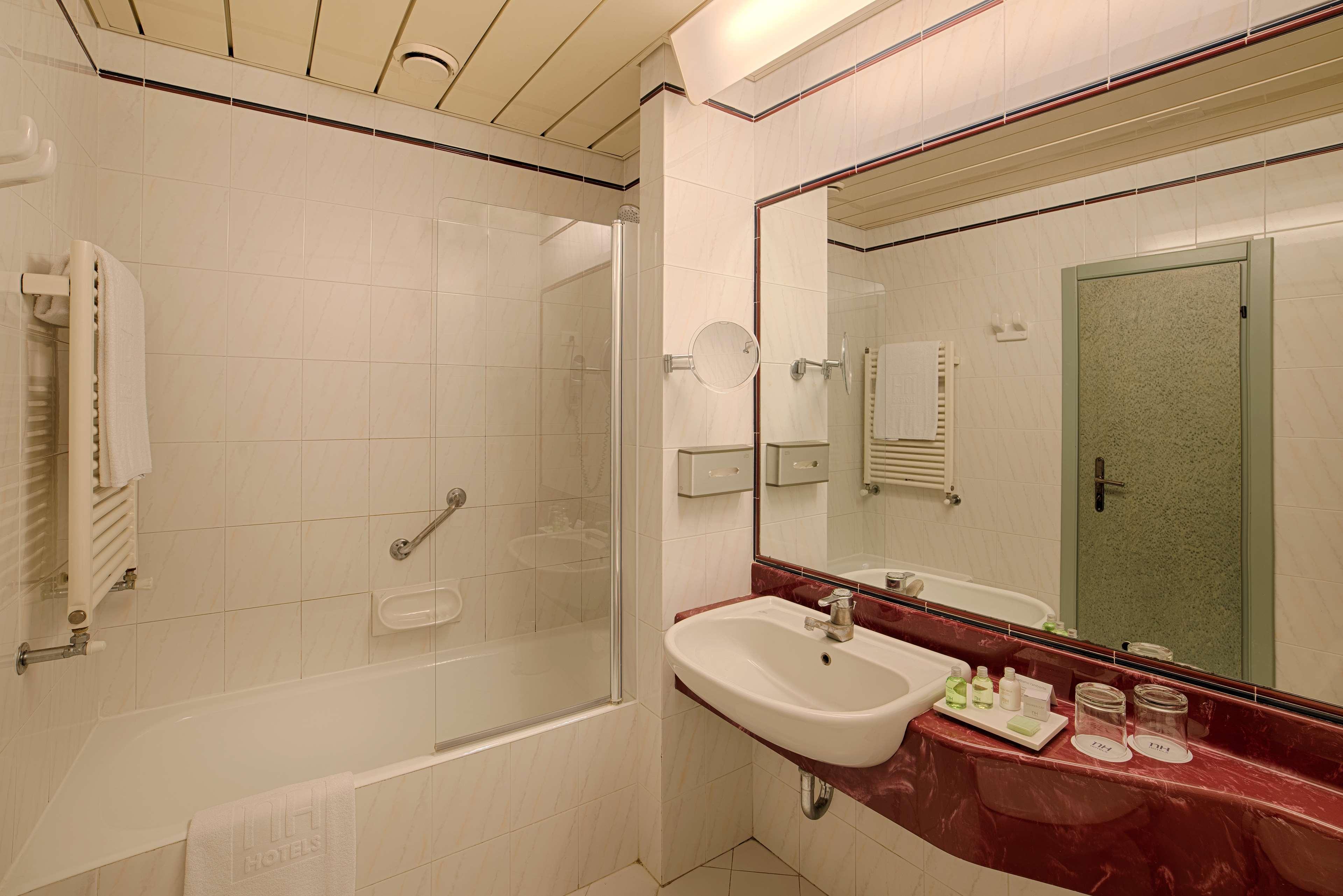 Hotel Nh Ancona Esterno foto