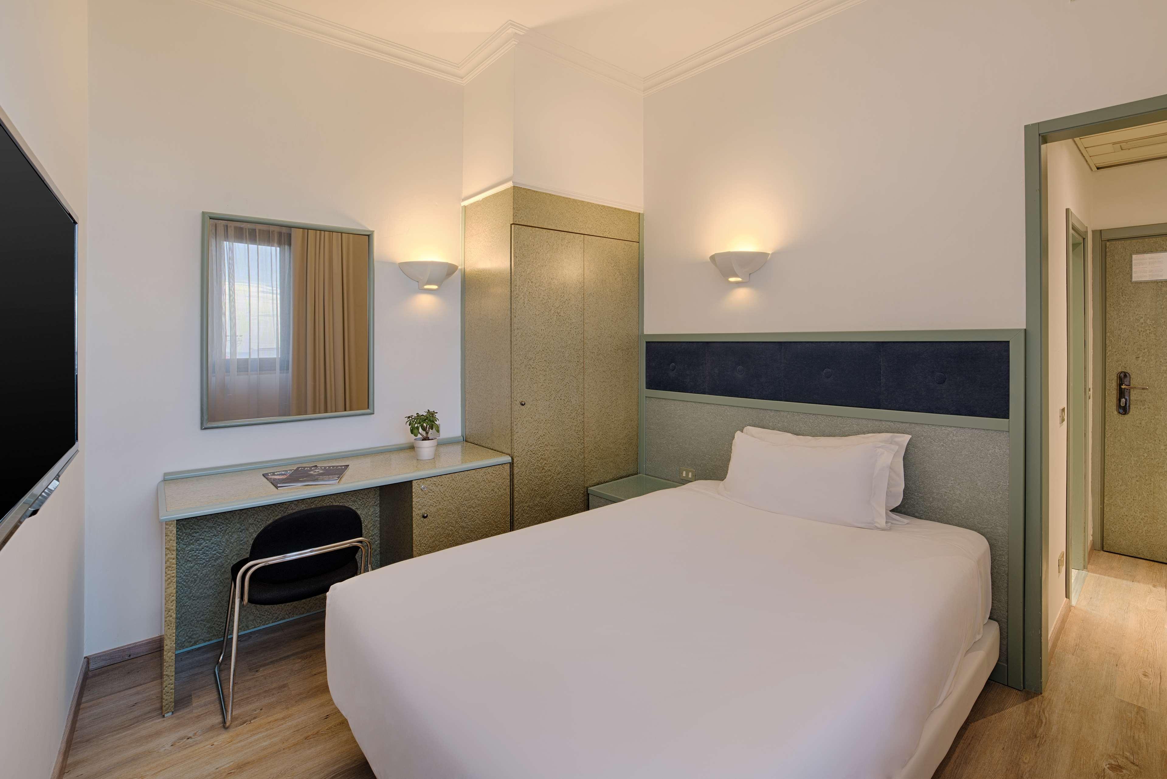 Hotel Nh Ancona Esterno foto