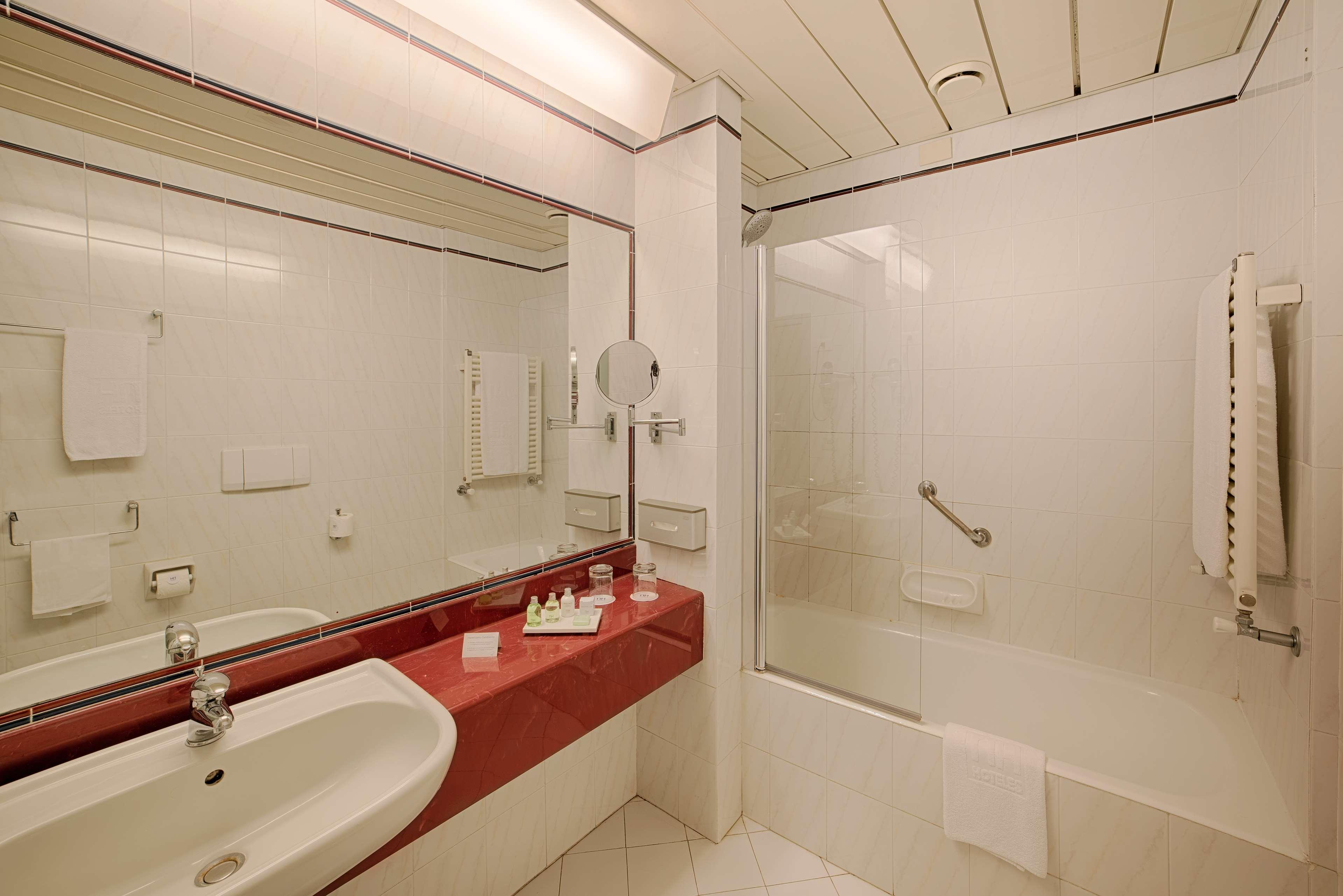 Hotel Nh Ancona Esterno foto